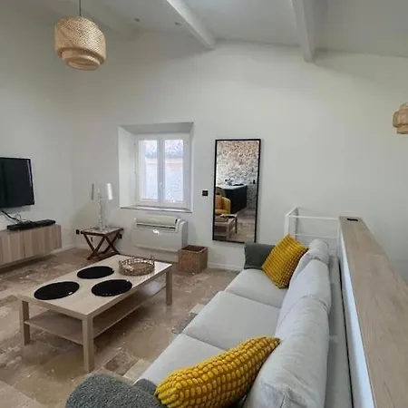 Strelizia - New Old For 4 Ac شقة